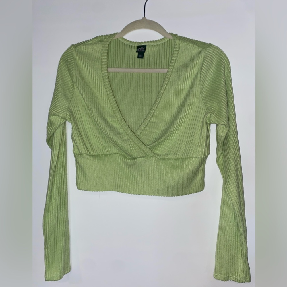 Green corduroy material long sleeve crop top